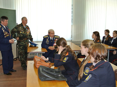 Прошел урок мужества посвященный 100 летию со Дня рождения Легендарного русского лётчика - Фото 2