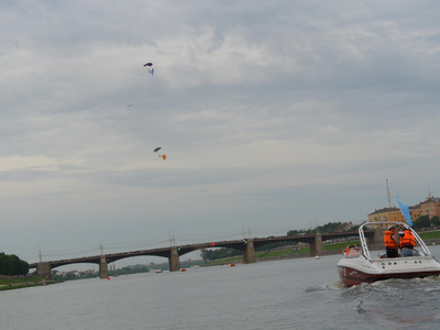 Фееричное выступление парашютистов ДОСААФ - Фото 1