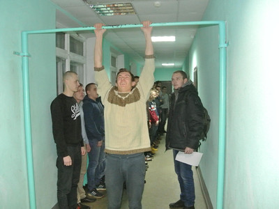 Курсанты сдали нормы ГТО по подтягиванию - Фото 1